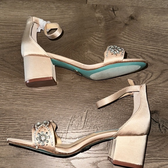 Betsey Johnson Mel Block Heel Dress Sandals - Picture 9 of 10